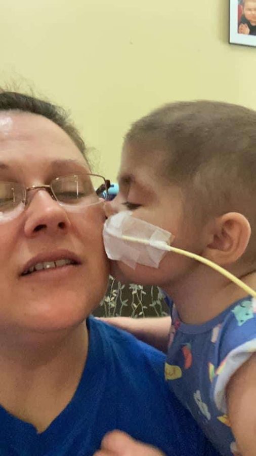 Image of Laney kissing her mother on the cheeks